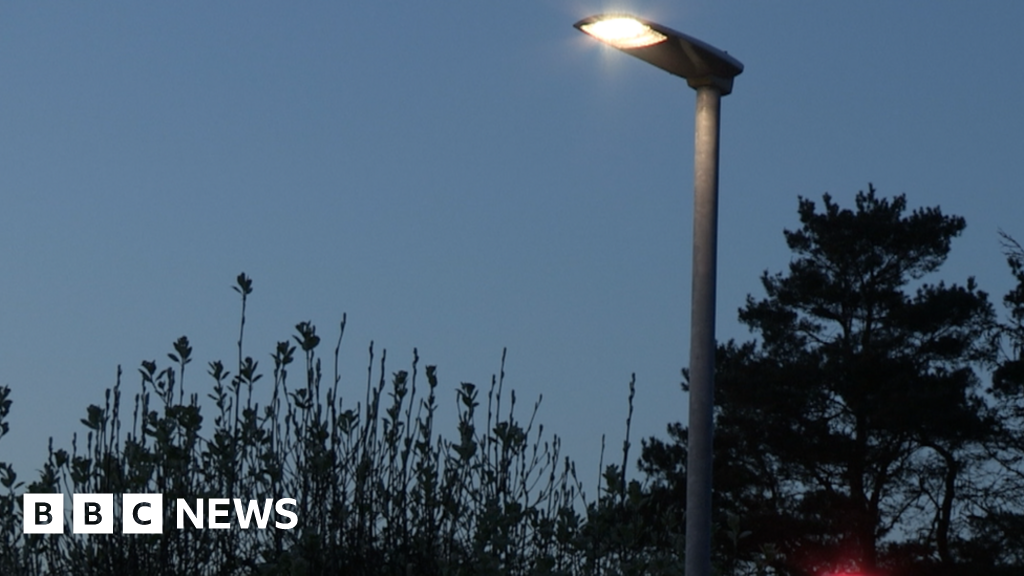 Cyber-attack leaves Leicester's street lights on – BBC.com