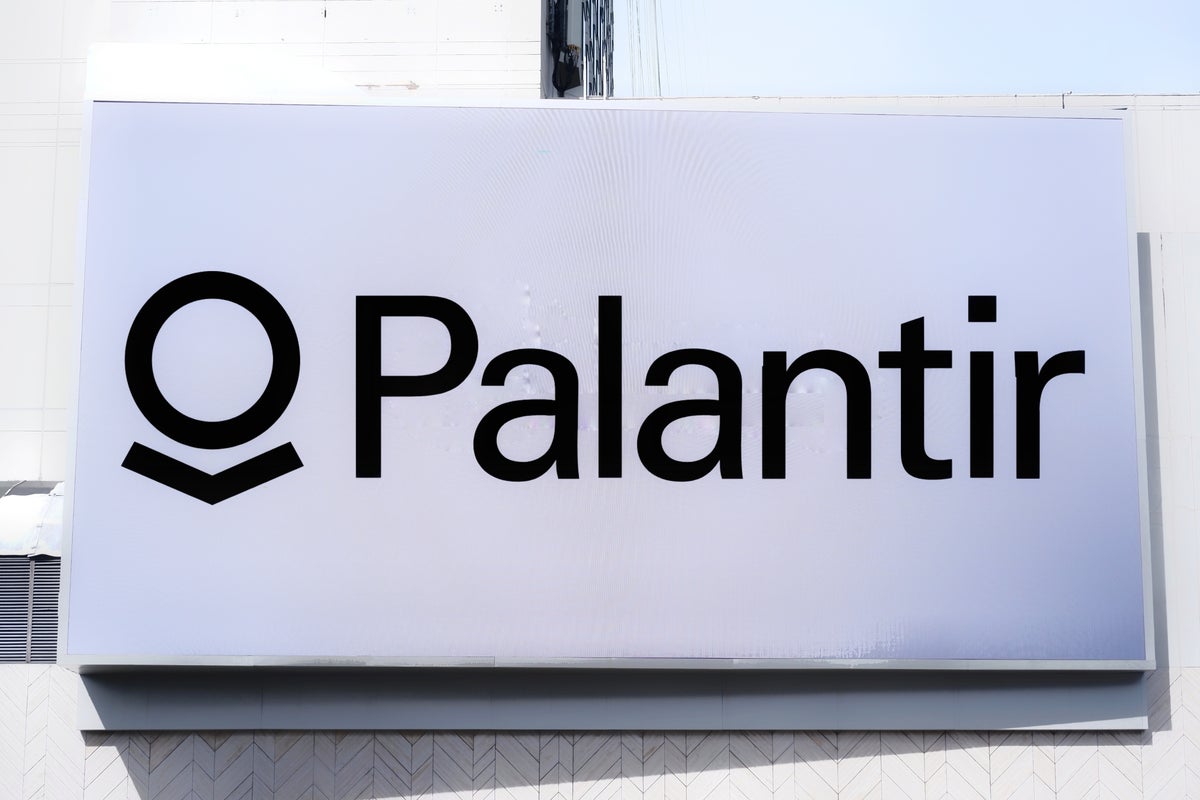Palantir Faces Scrutiny Over Alleged Contract Breach With NHS: Report – Palantir Technologies (NYSE:PLTR)