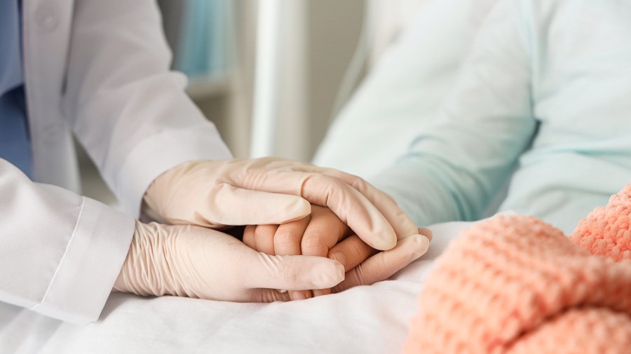 Loss of a loved one early in life may accelerate aging: Study